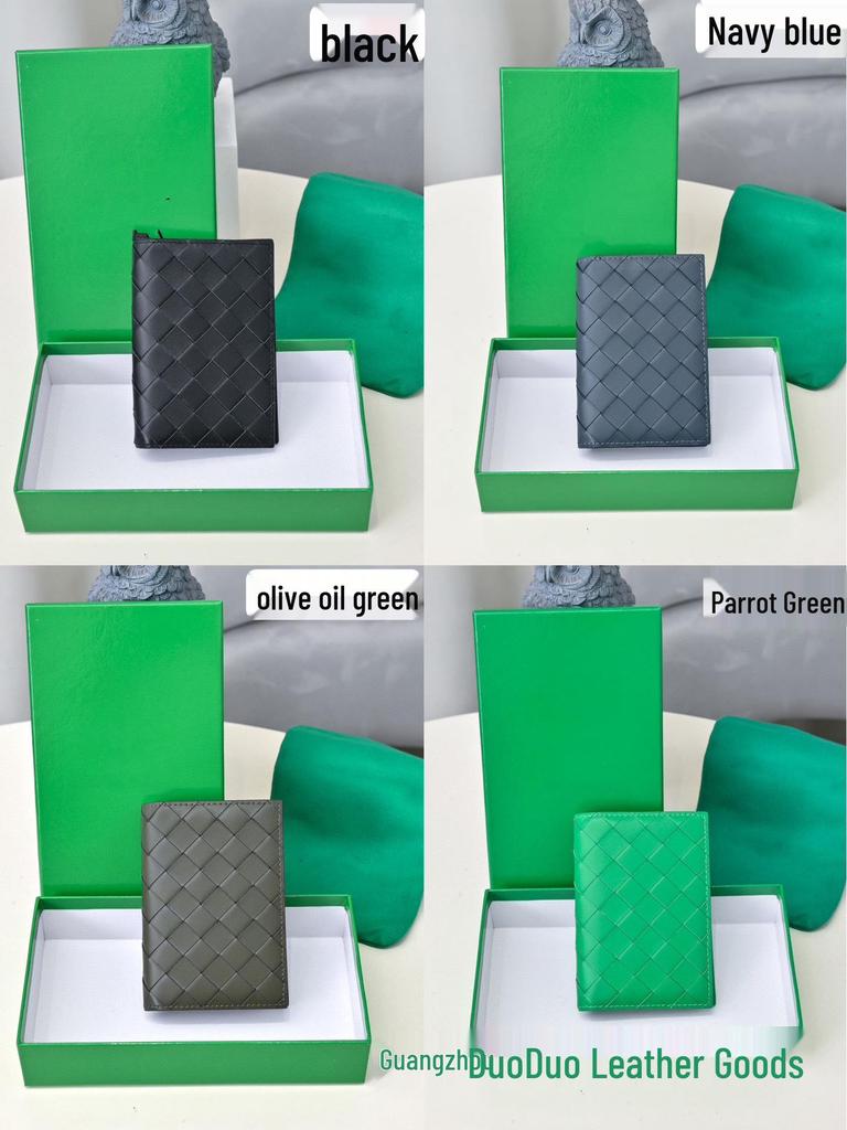 Genuine Leather Diamond Pattern Bi-Fold Wallet with Multi-Card Slots and Passport Holder