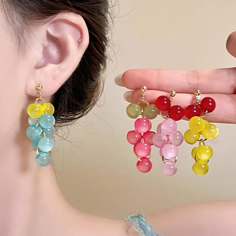 Pendientes de botón de uva con cuentas de color contrastante Mori Sweet Pequeños Frescos y Lindos Pendientes Inteligentes de Gama Alta Pendientes de Diseño de Nicho