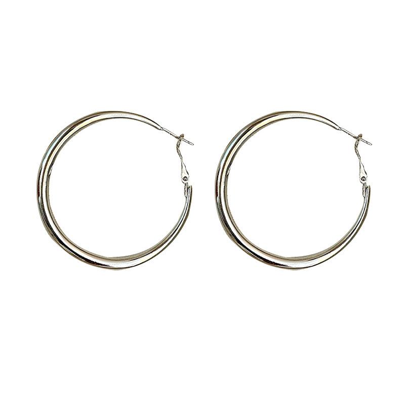 Ballad-style Elegant Round Earrings for Girls, Featuring Small-scale, Exclusive, Luxurious and Fashionable Design, with Exaggerated Style.