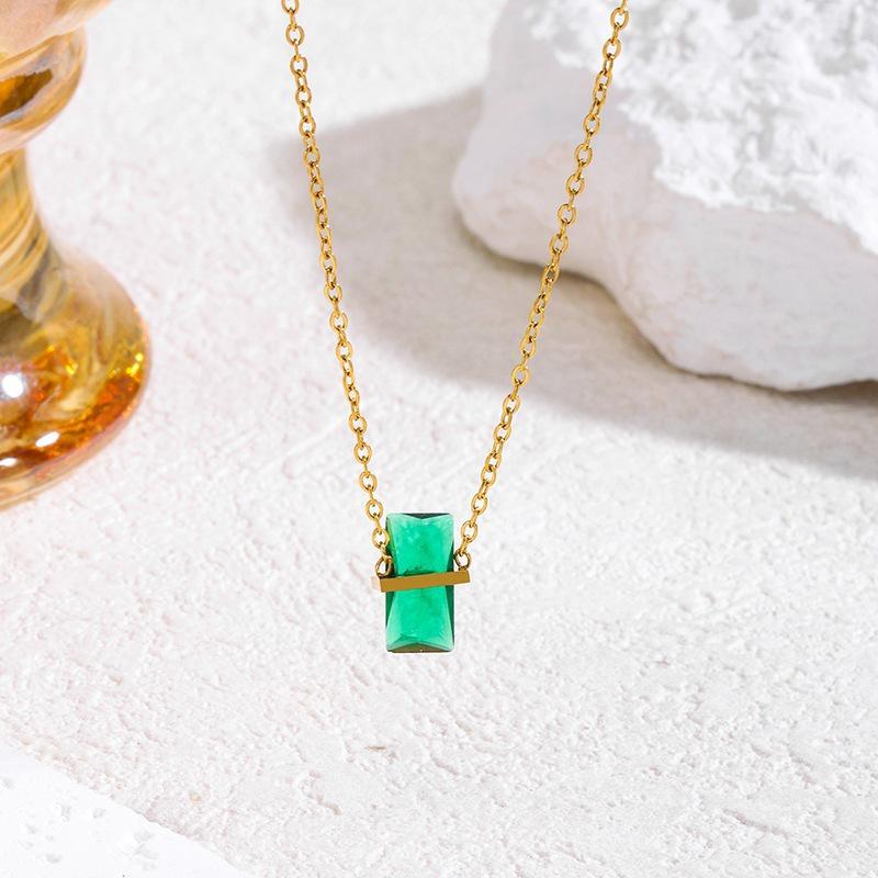 Elegant Geometric Zircon Clavicle Necklace for Women - High-End Titanium Steel Design with Crystal Pendant.