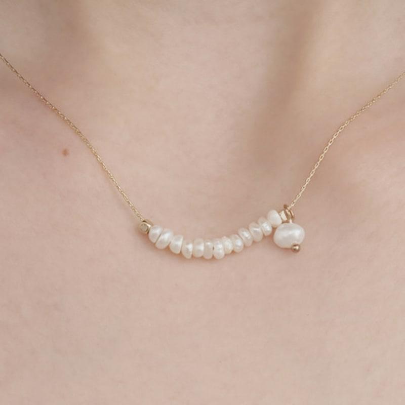 

SOSOO Natural Pearl Simple Point Necklace one