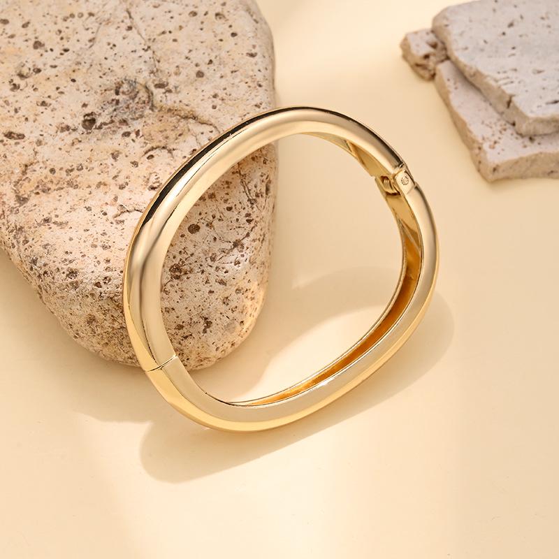 Popular Cross-Border Alloy Pleated Bracelet: Unique Elliptic Curve Design, Bold Fashion Statement