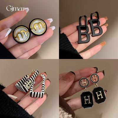French Diamond Black Letter Earrings Fashion Design Stud Earrings Internet Celebrity Temperament Earrings