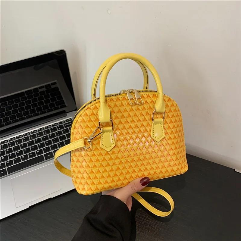 Retro crossbody bag with diamond grid hand carrying small shell square shoulder bag texture sweet color new fashion