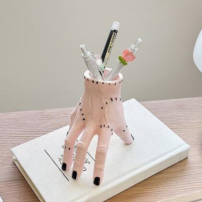Horror Hand-Shaped Pen Holder Palm Broken Hand Ornament with Scars And Stitches Spooky Desk Organizer Unique Pencil Cup Halloween Decoration