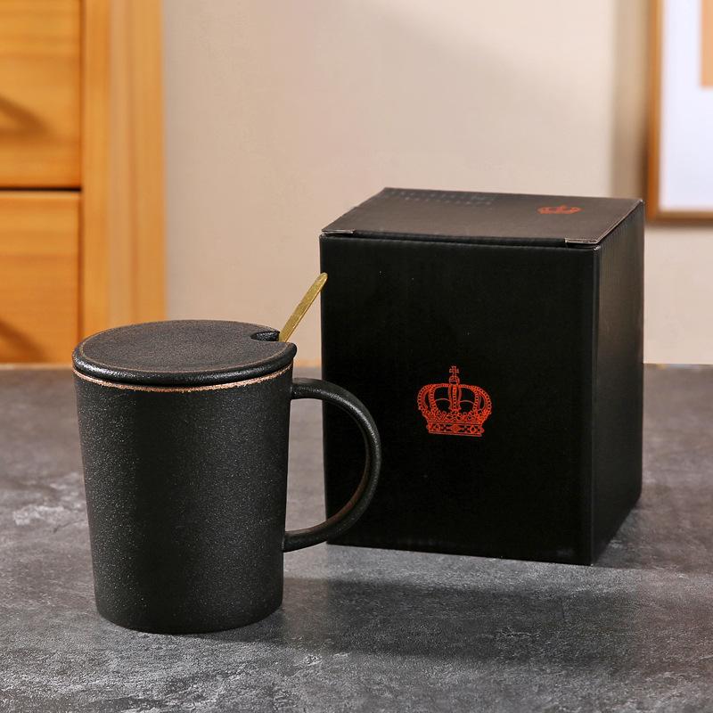 Leichter Luxus Mattschwarze und Weiße Tasse Keramik Souvenir mit Deckel Löffel Paar Wasserbecher Haushalt Keramiktasse Geschenkbox