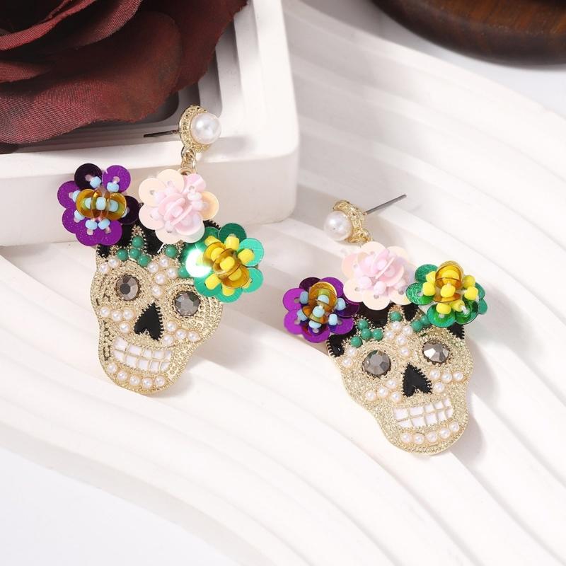 Chic Zircon Inlaid Skull Studs Earrings Versatile Skull Ear Studs Adorned with Zircon and Glitter for Various Occasions
