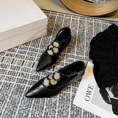 Golden Floral Mary Jane Shoes: 2024 Retro Spring Collection - Korean & French Inspired Women's Fashion, Large-size, Pointed Flat Trend