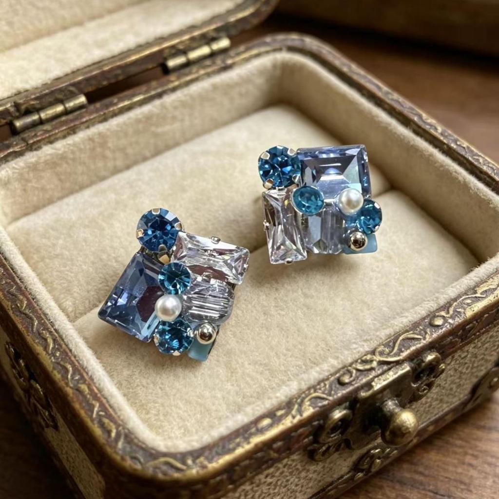 Orecchini a Fiocco in Vetro Blu Vintage - Ornamento dal Design Retrò