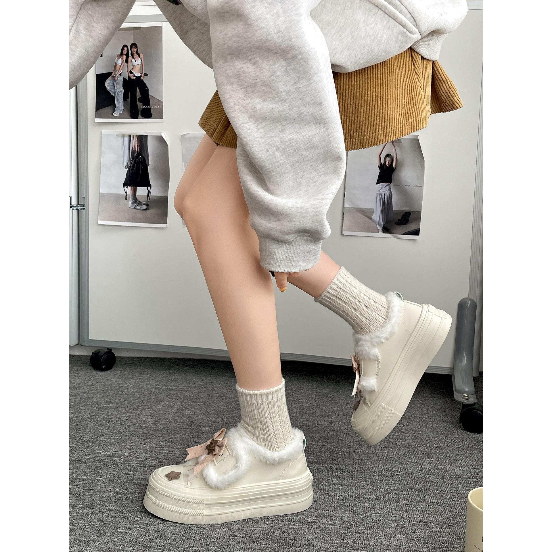 

Fleece, thickened and warm thick-soled cotton shoes, versatile for winter wear with skirts, lightweight and heightening little white shoes 40 бежевий