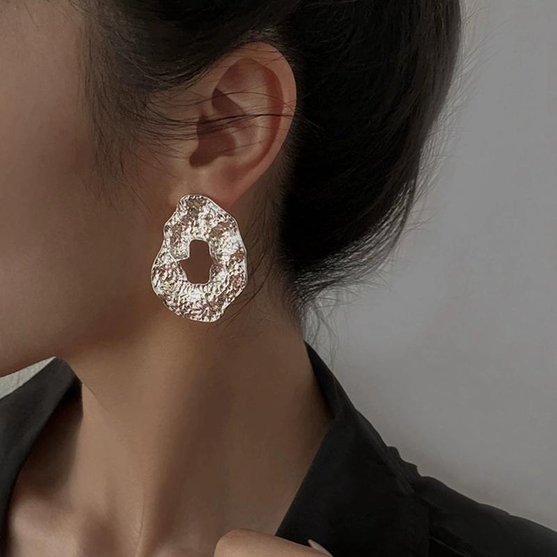 Exaggeration Irregular Wrinkle Metal Earrings for Women Hollow Hammered Texture Geometric Stud Earring Y2K Jewelry Gifts