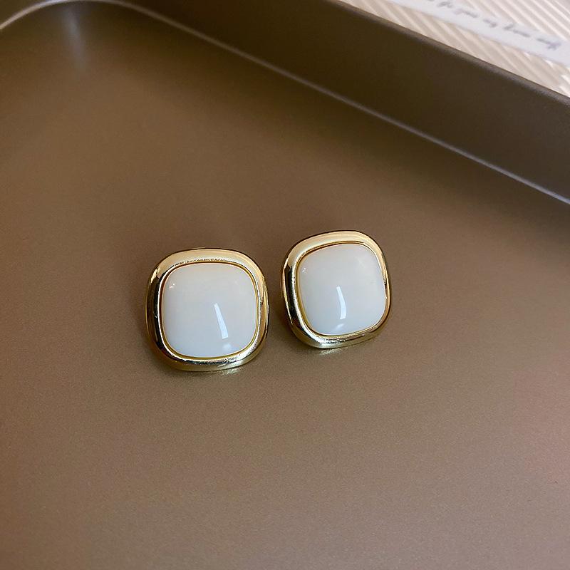 Boucles d'oreilles à pampilles rétro françaises, boucles d'oreilles à la mode et élégantes, boucles d'oreilles baroques en pierre naturelle de couleur eau douce