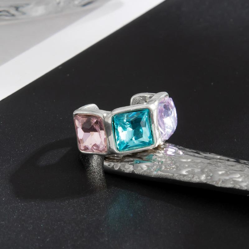 Light Luxury Colorful Acrylic Diamond Clip Earrings For Women Trendy C-Shaped Geometric Fake Piercing Ear Cuff Jewelry Accessor