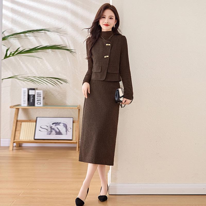 Chic Women's 2025 Winter Three-Piece Set: Fashionable Long-Sleeve Vest & Half-Body Skirt - ME5502