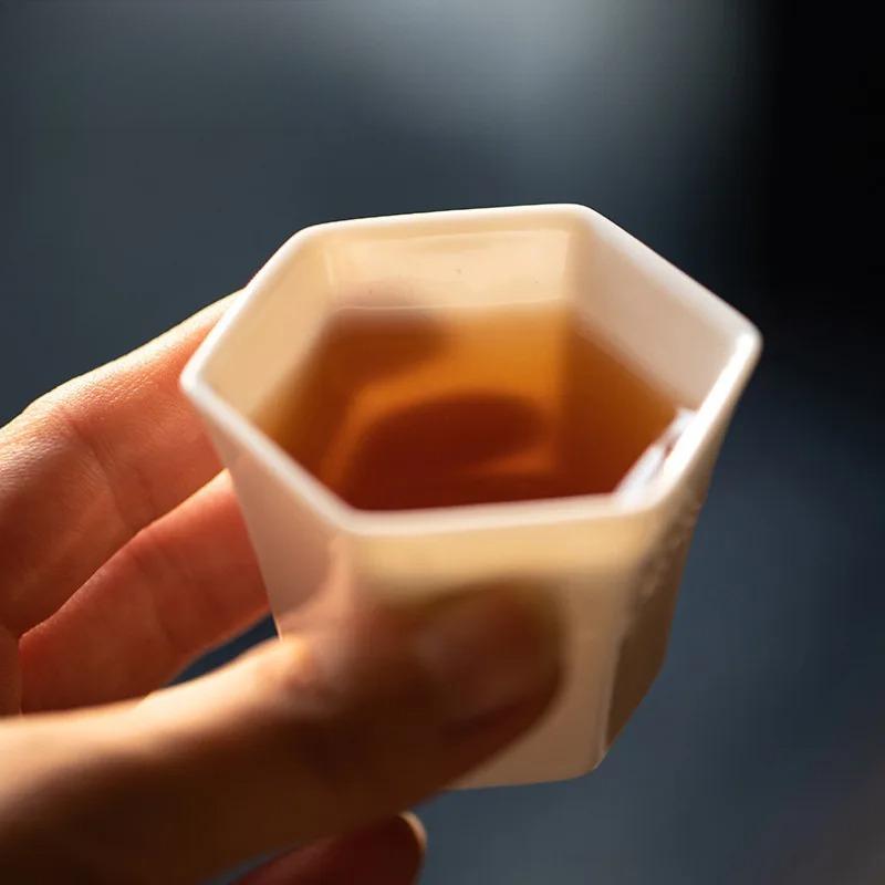 2pc/lot White Porcelain Chinese Relief Hexagonal Teacup Aesthetic Tea Bowl Mug Tea-tasting Personal Cup Chazhan Master Cups 45ml