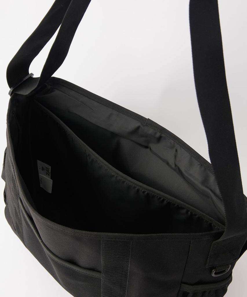 X-girl Oval Logo Bungee Cord Messenger Bag (105251053007) Black, One Size