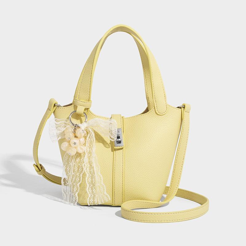 

High-end Hand-held Vegetable Basket Bag Fashionable and Versatile Single-shoulder Crossbody Small Bag with pendant жовтий