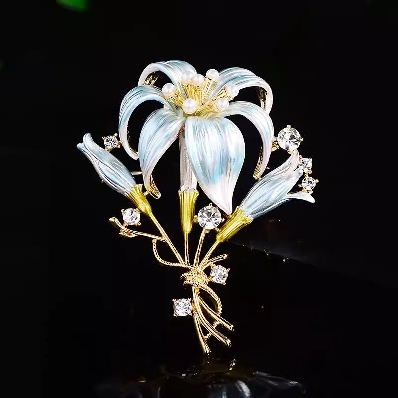 

Корейская мода Лилия Брошь Женская Нишевая Дизайн Смысл Эмалевая Брошь Темперамент Пальто Булавка С Аксессуарами