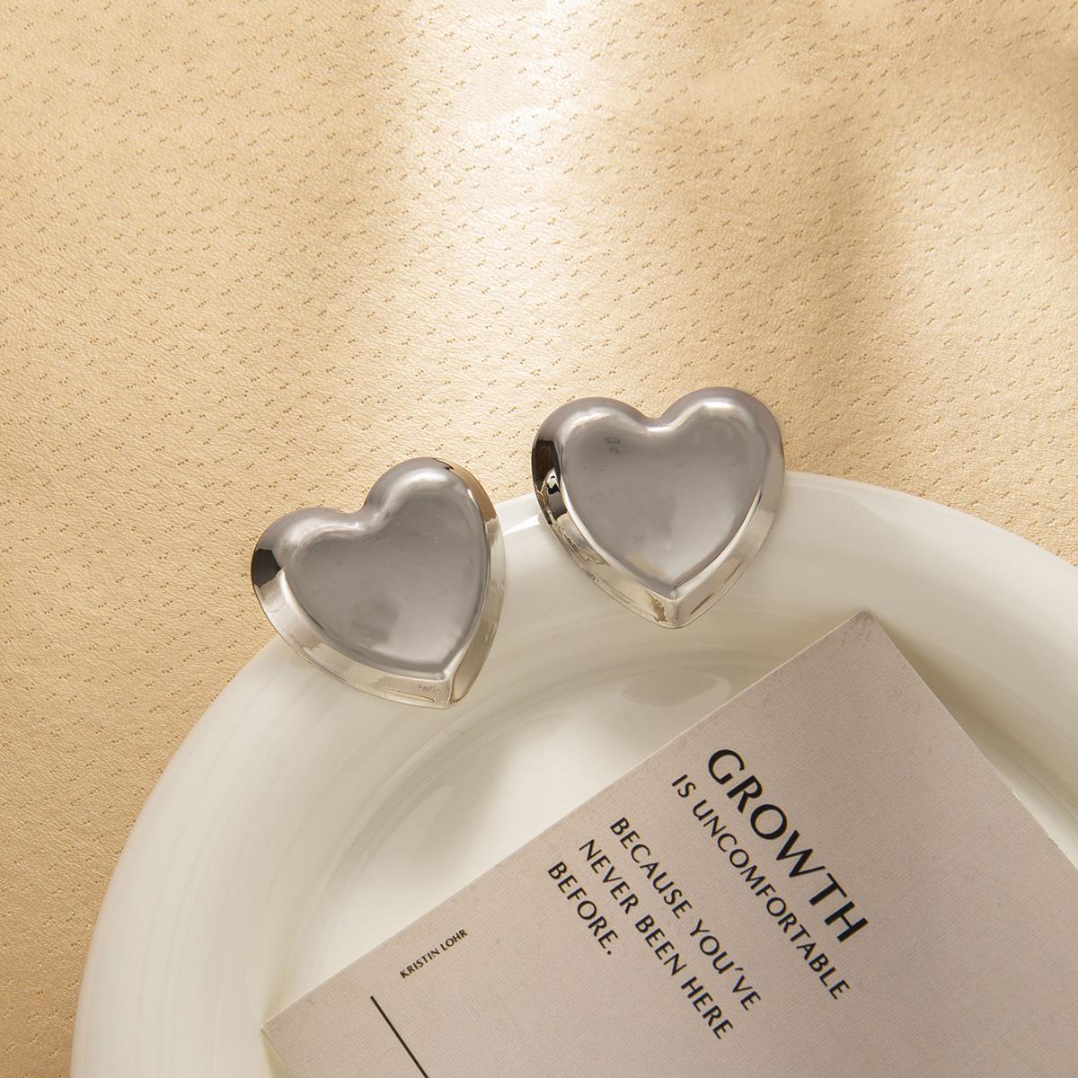 Retro Heart Stud Earrings - Smooth Metal Style, Japanese Korean Inspired Fashion Jewelry