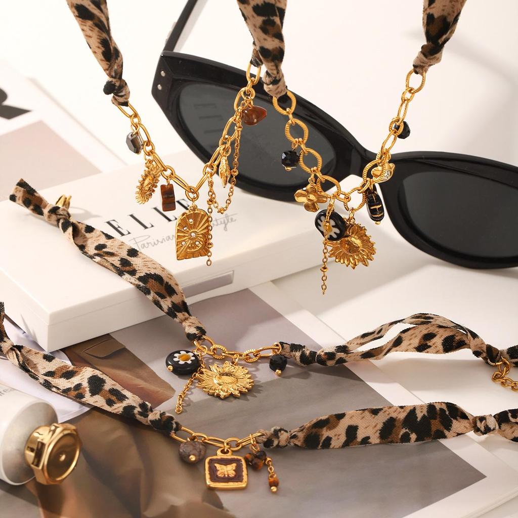 European and American Stainless Steel Leopard Print Necklace and Bracelet Set - Non-fading, Niche Style Jewelry.