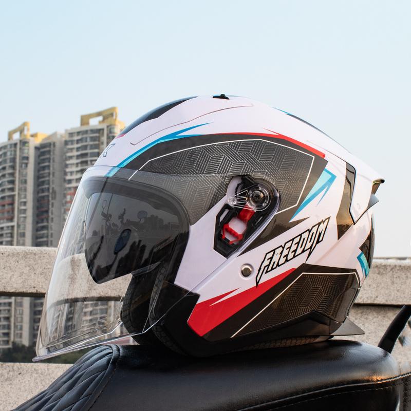 Unisex Motorcycle Helmet with Dual Lens Half Helmet Warm Three-Quarter Motorcycle Racing Style Scooter Helmet for All Seasons