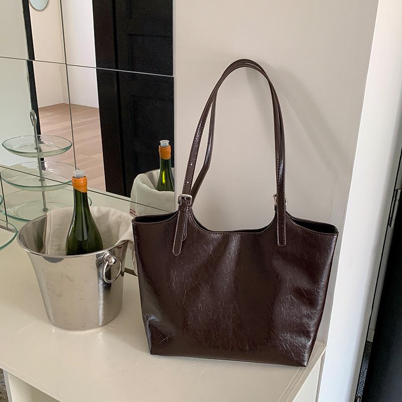 Bags, niche tote bags, large-capacity women's new models, women's commuter bags, versatile shoulder bags, women's bags