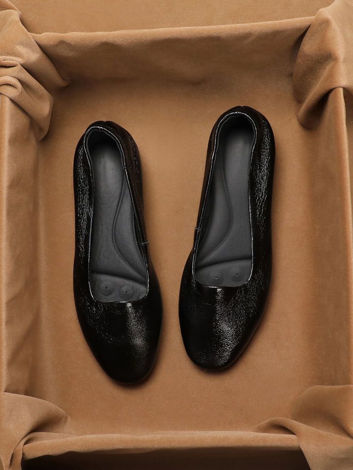 Super soft and beautiful, not tired feet 2025 French single shoes women's new flat-soled grandma shoes comfortable soft-soled small leather shoes