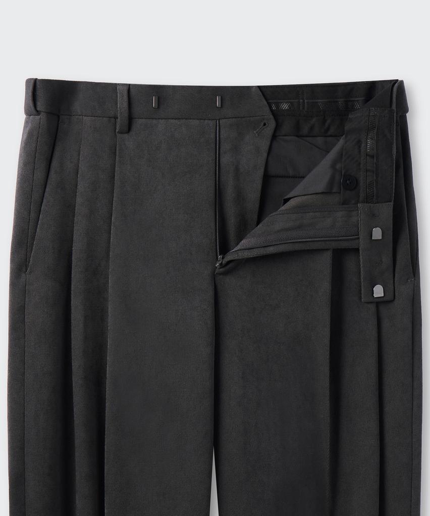 MUSINSA STANDARD Brushed Two-Tuck Wide Hidden Elastic Waist Slacks [Gunmetal]