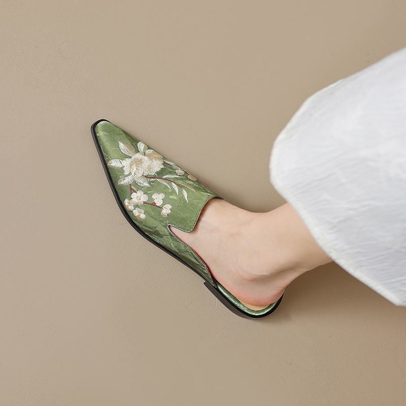 Krazing Pot Natural Skin Silk Spring Summer Size 40 Thick Low Heels Women Pointed Toe Shallow Embroidery Mules Pumps