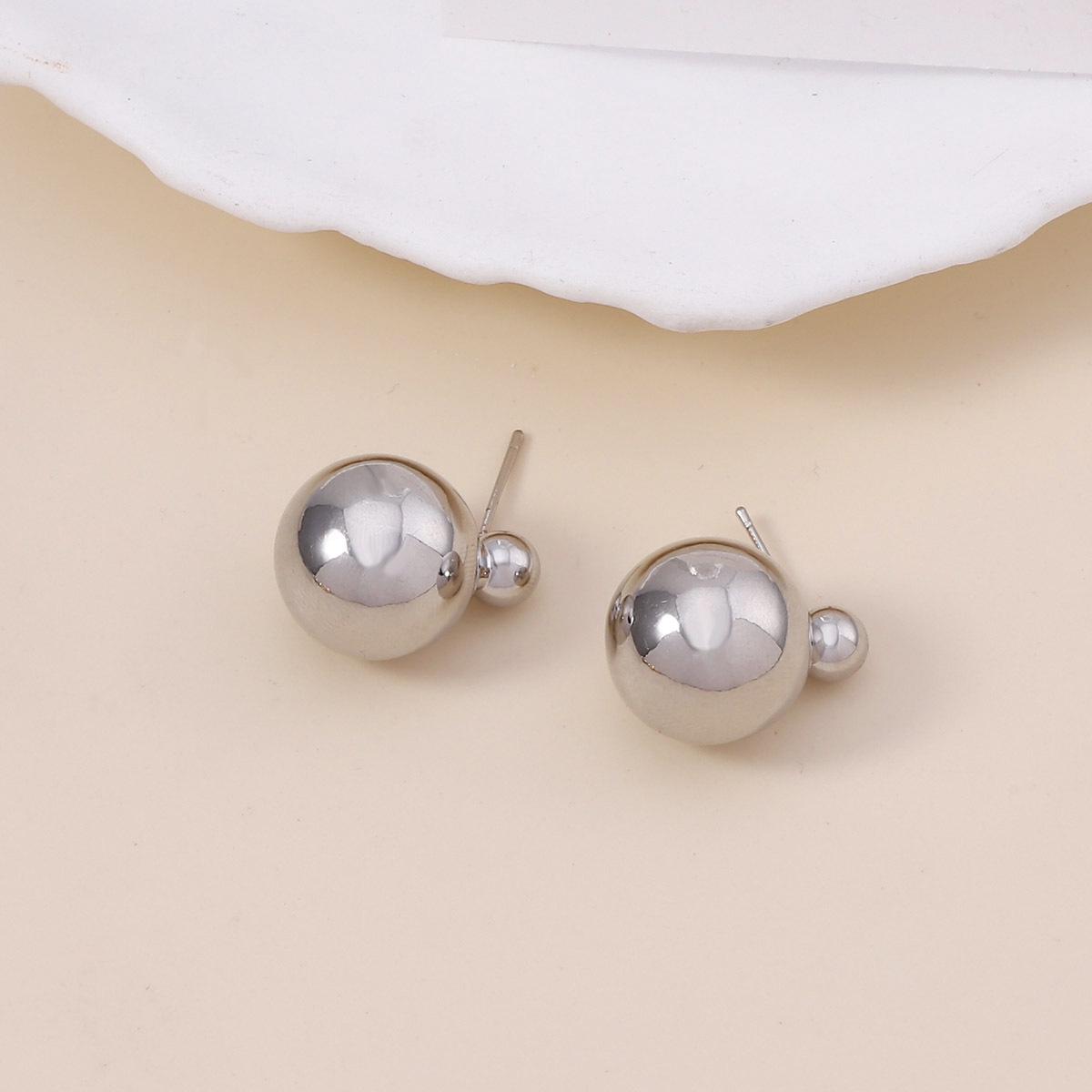 

Гладкие геометрические круглые сферические модные серьги-гвоздики для поездок на работу, личность, шикарный стиль, хип-хоп, панк, мотоциклетный стиль