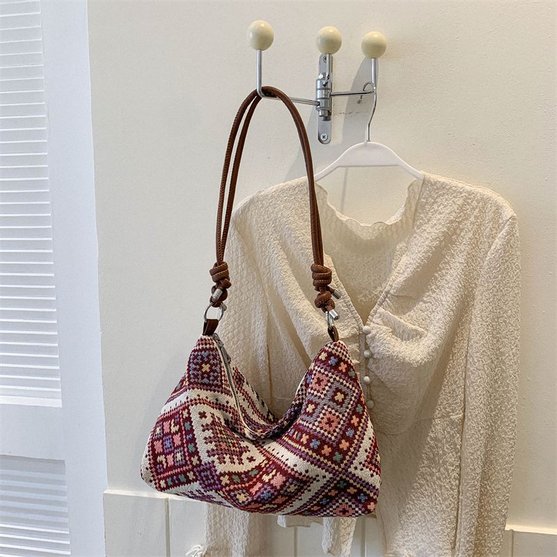 

2025 новая сумка шерстяная ретро ленивый ветер сумка-мессенджер женский стиль модная универсальная на одно плечо сумка-пельмень красный