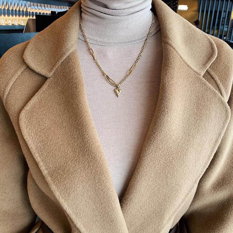 Titanium Peach Heart Necklace: Elegant Women's Clavicle Chain, Simple & Versatile Cold Style