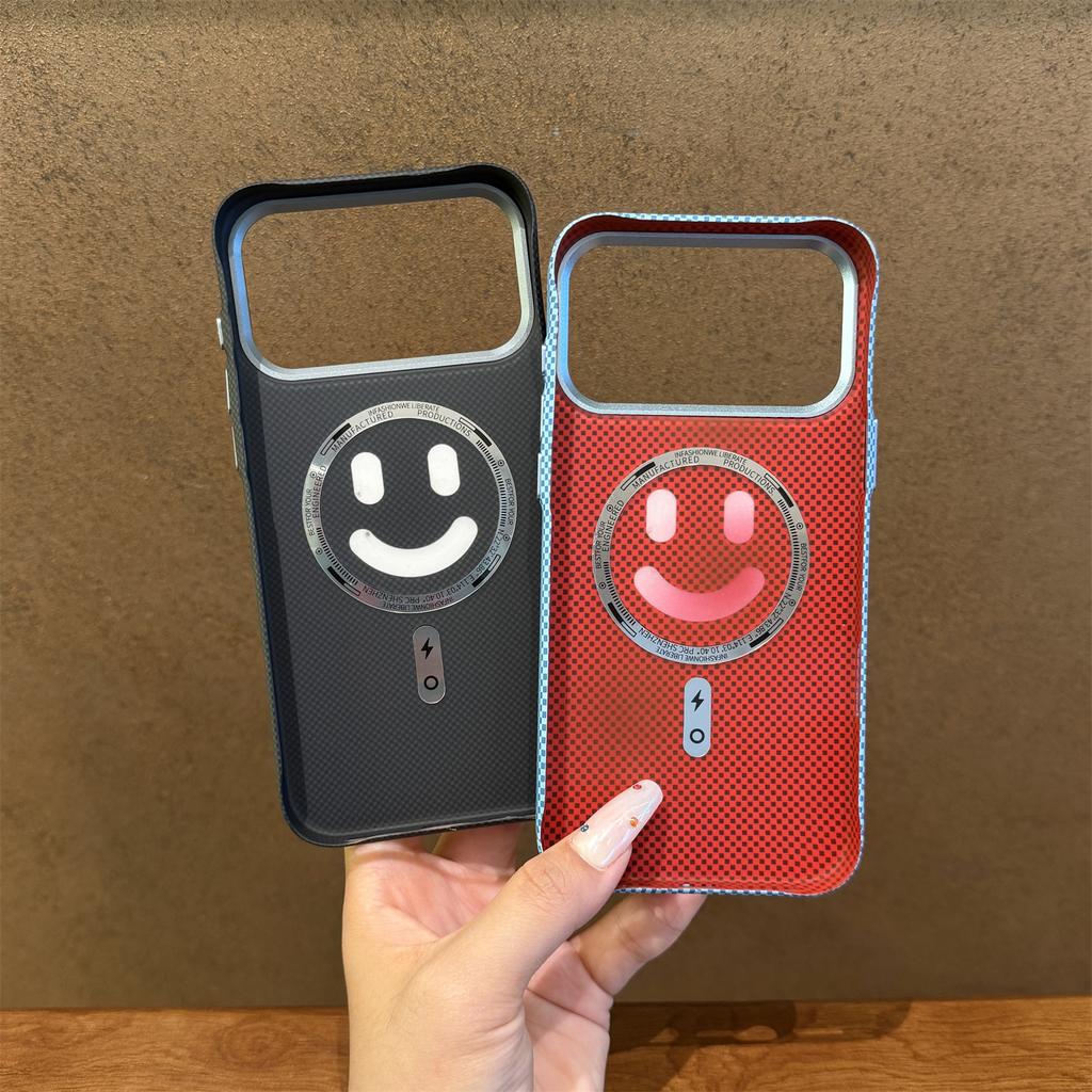 Applicable to Apple 11promax mobile phone  smiley face magnetic suction Kevlar pattern iPhone11 simple anti-drop