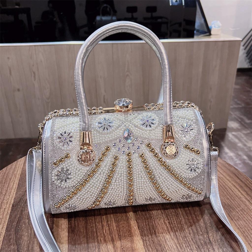 Bolso bandolera de un solo hombro con tachuelas de diamantes de moda nuevo de 2024