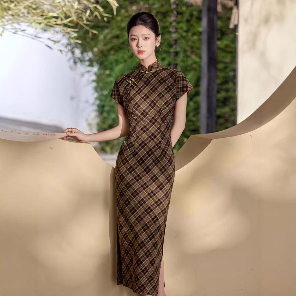 Retro coffee plaid short-sleeved improved cheongsam stand-up collar buckle long style gentle temperament daily banquet can wear dress