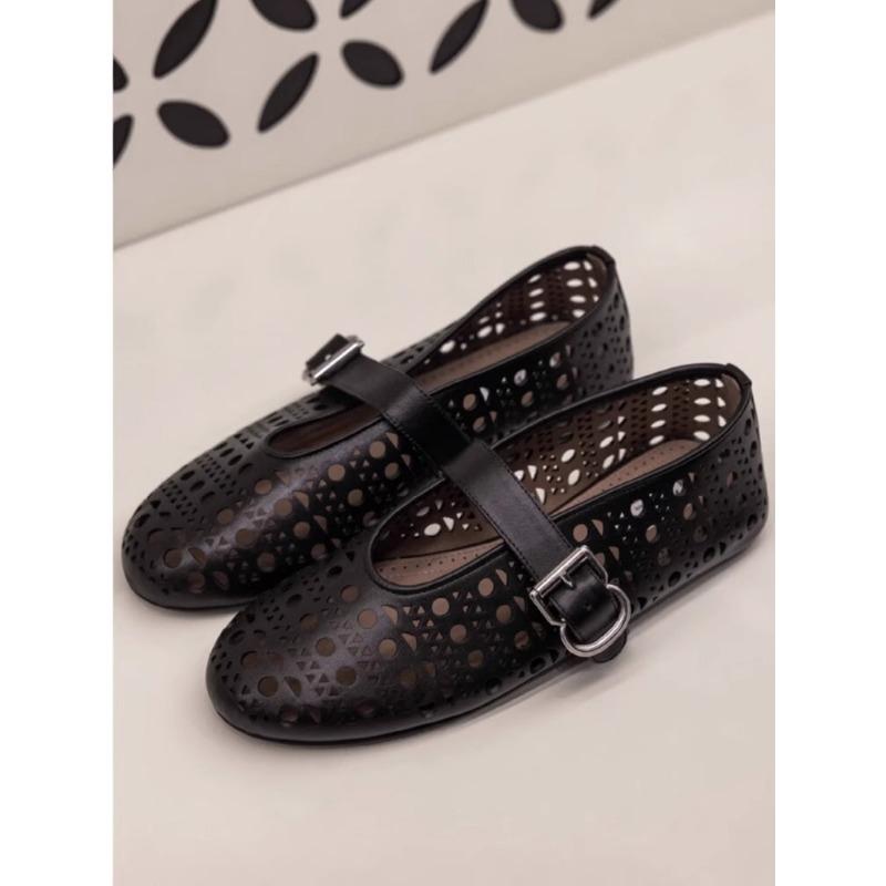 

Новые полые балетки на плоской подошве с ремешком-пряжкой, туфли Мэри Джейн с мелким вырезом, женские нишевые дизайнерские туфли 40 чёрный