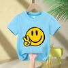 T-shirt a maniche corte con stampa di faccina sorridente a cartoni animati per bambini, stile casual e versatile, adatta per uscite e uso quotidiano