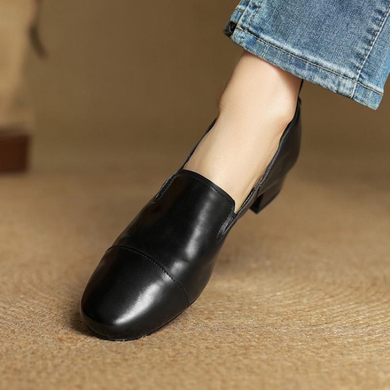 Four Seasons Wear Black Small Leather Shoes New Comfortable Leather Single Shoes Women's Head Casual Shallow Mouth Medium Heel Large Size Shoes S