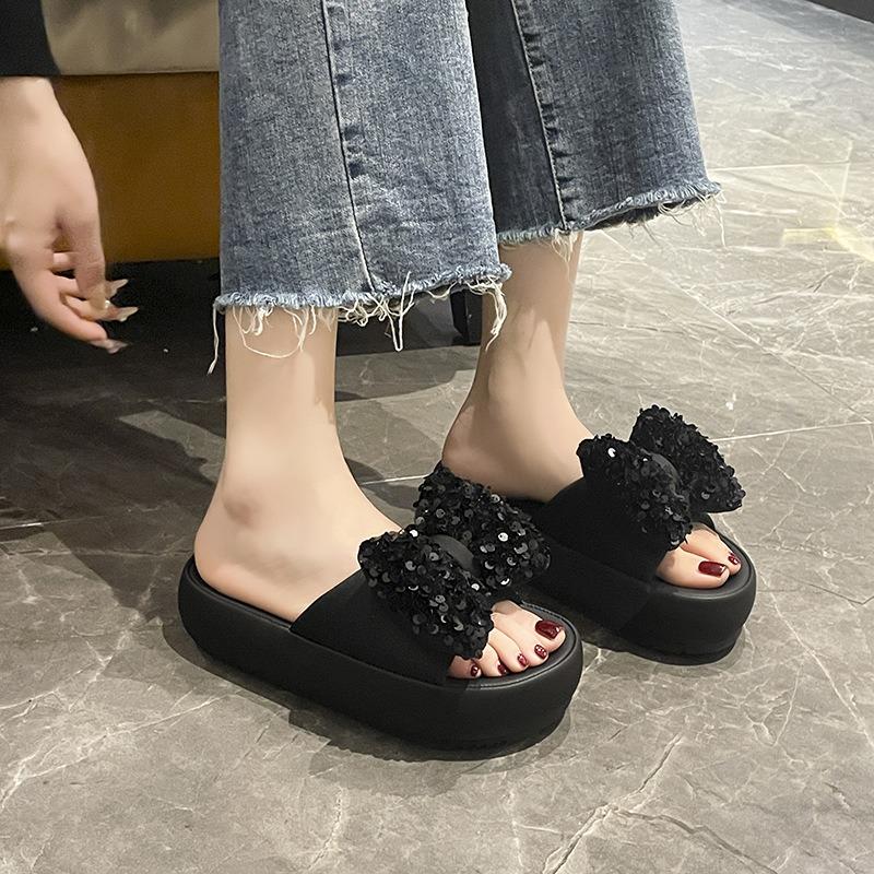 Plateau-Slipper Frühling und Sommer neue Mode Damenschuhe vielseitige Ein-Riemen-Sandalen weiche Sohle Strand-Slipper kühl