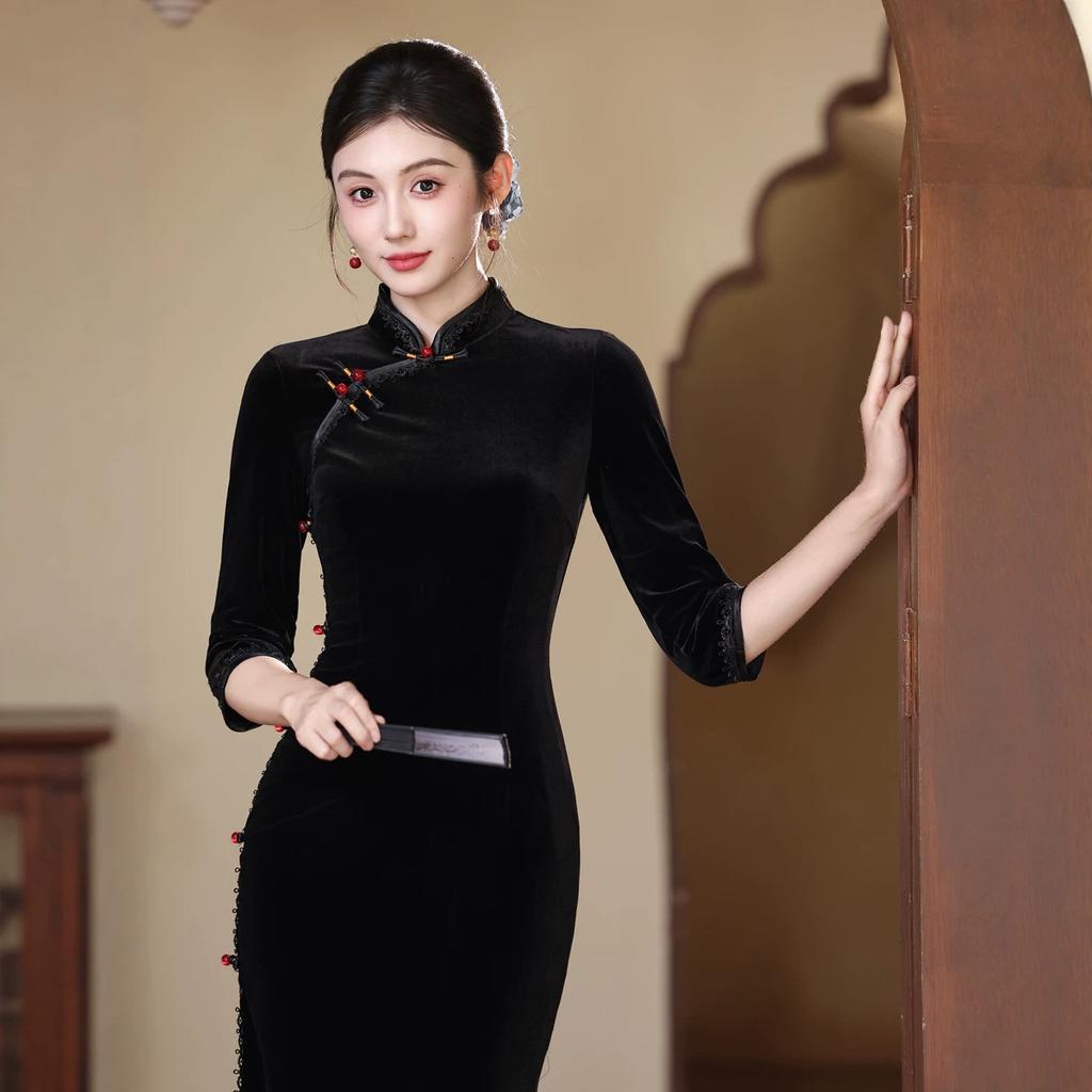 New Chinese-style black velvet cheongsam with long sleeves 1011 autumn new models, simple and slim waist, beautiful temperament, daily wear