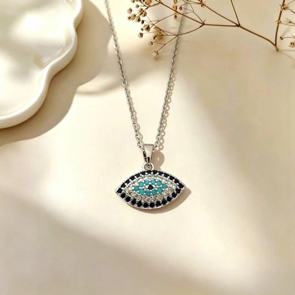 Elegant Cat Pendant Necklace: Fresh Design with Micro-Set Zircons for Women - Light Luxury & High-End Feel; Perfect Clavicle Chain Accessory.