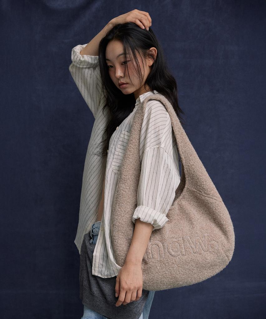 Haveawhale Boucle Pebble Bag (Be)