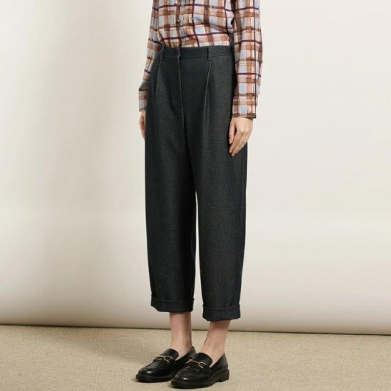 BCBG Pintuck Roll-Up Hose B5f8p337