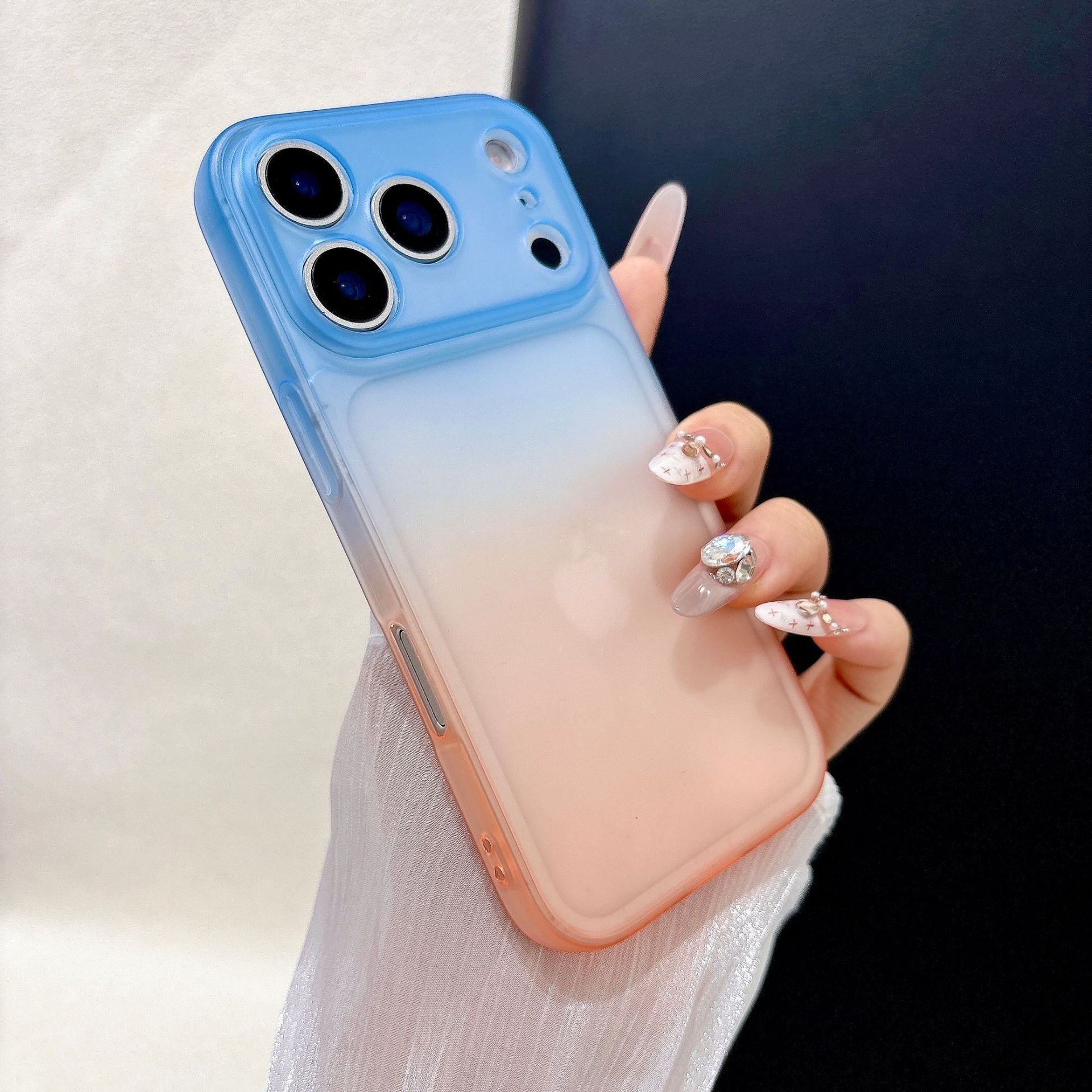 Silicone gradual change matte translucent for iPhone17PROMAX mobile phone case Apple 16 fine hole TPU soft case iPhone 17