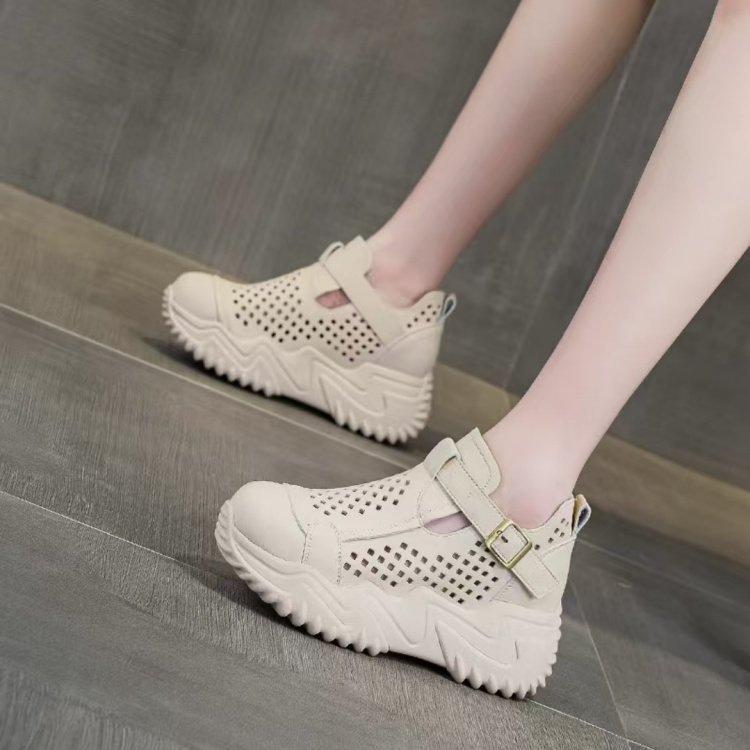 Small hollow sandals women's 2025 new summer breathable hole shoes sports and leisure height increase breathable dad shoes