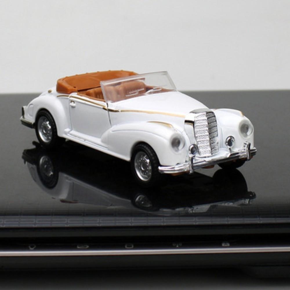 1:36 Mini Stimulation Alloy Classic Car Alloy Pull Back Retro Convertible Car Model Simulation Mini Vehicle Ornament