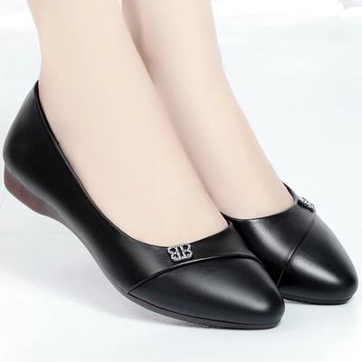 New Exquisite Women's Shoes Fashion Trend Casual Flat Shoes Soft Leather Soft Bottom Comfortable Middle Aged Leather Shoes