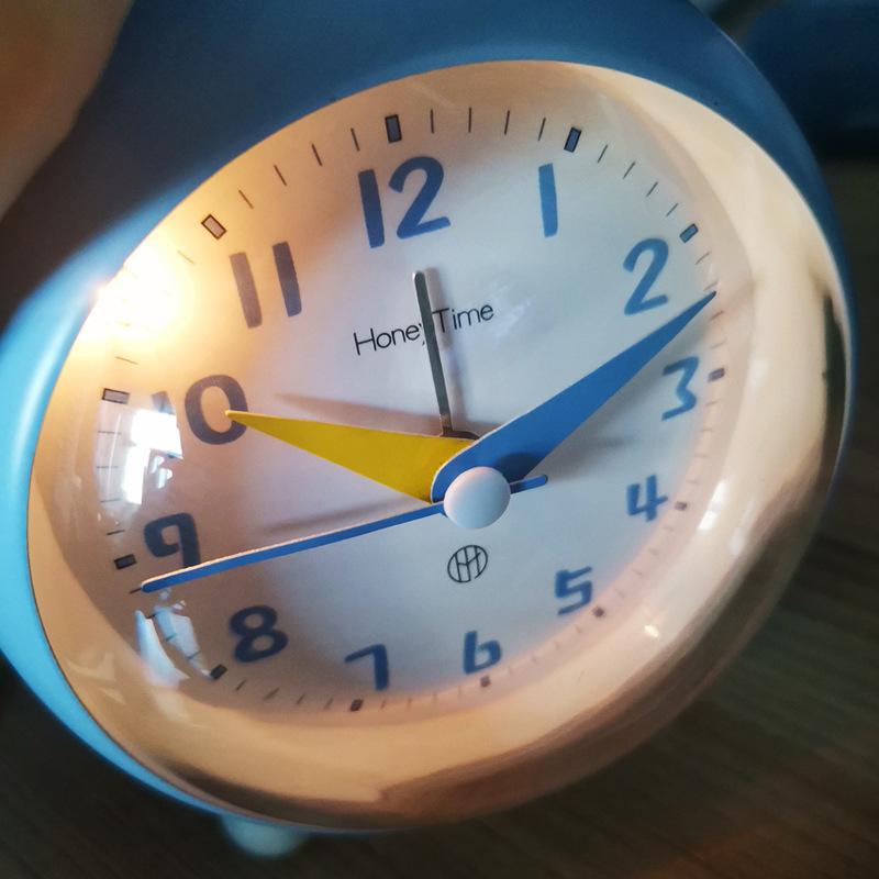 Extra Large Ringtone Retro Round Convex Ring Alarm Clock Children's Student Home Bedside Silent Sweep Second Night Light Clock