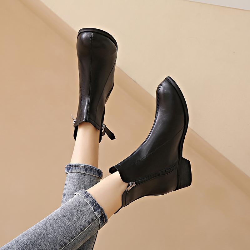 2026 Stiefeletten für Damen Britischer Stil Herbst Neu Spitze Farbe Uni Winter Damen Plus Samt Niedriger Absatz Knöchelhohe Stiefel
