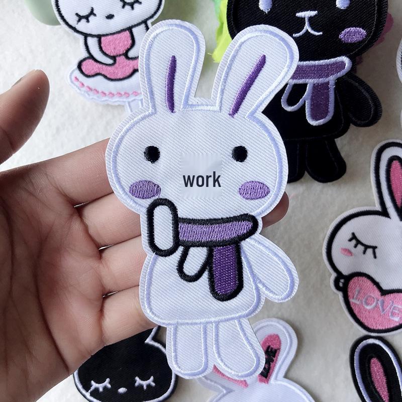 Søt tegneseriekanin borrelås stoffmerke for veskedekorasjon